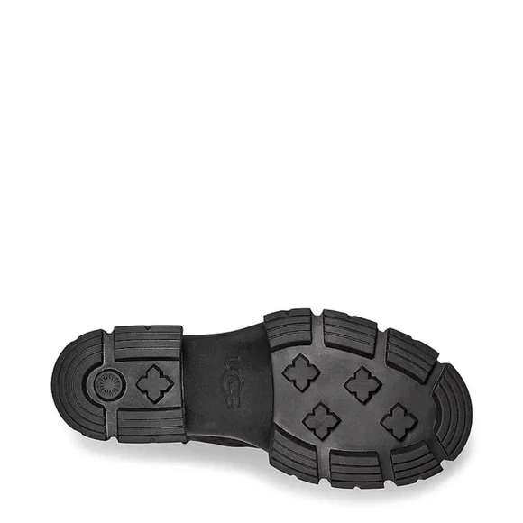 NWT Ugg Brooklyn Chelsea Boots Black Suede heel label with embossed UGG® logo. - Picture 3 of 8